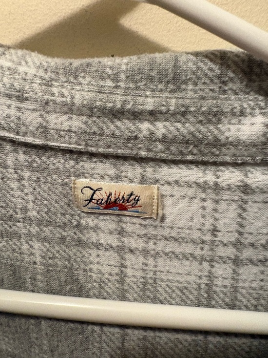 Faherty Legend button up sweater shirt - Ptp 20” for M/L - Picture 6 of 9